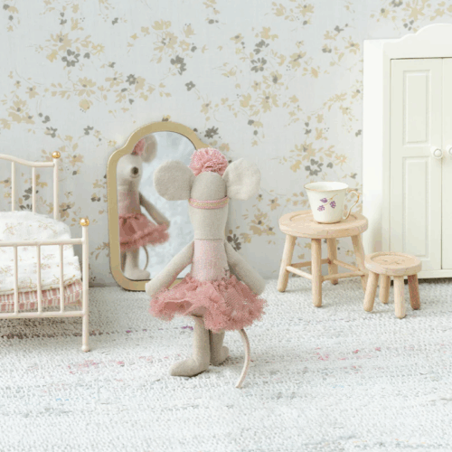 Dressing up for mice