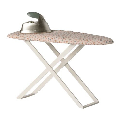 Iron and ironing board, Mouse